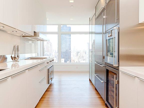 4th image of 400 E 67th St #25B