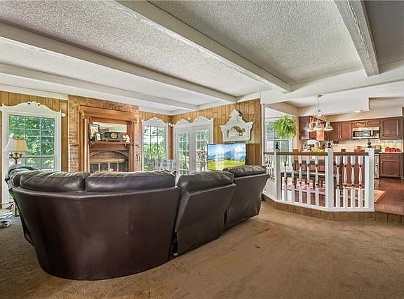 4th image of 521 Camelot Dr