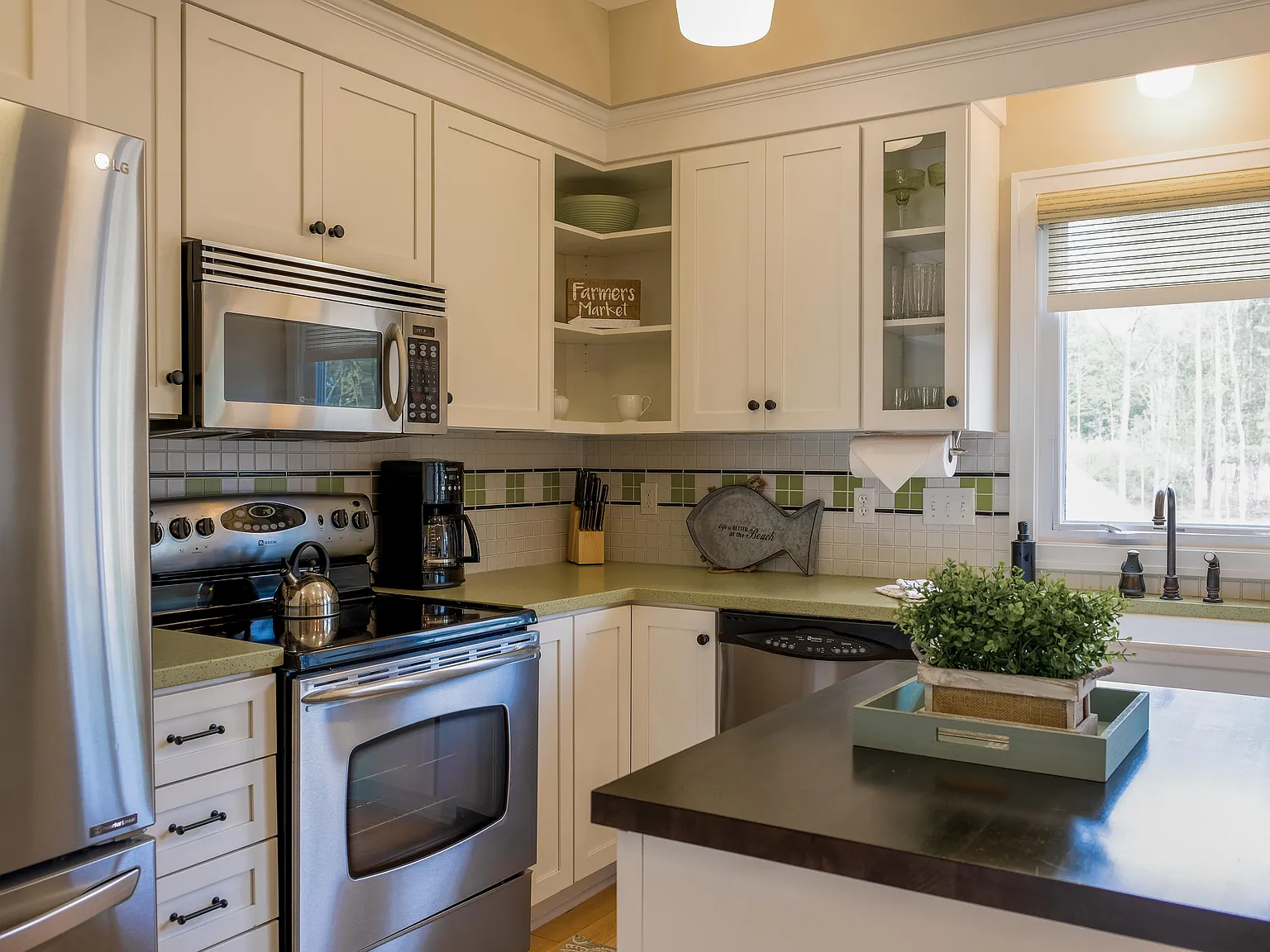 3 bed, 3.5 bath, 1588 sqft, $2,600 — Photo 3