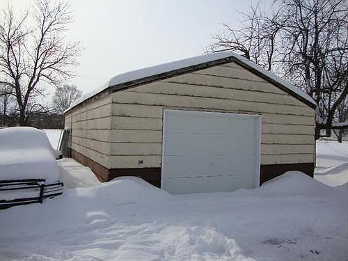 2nd image of 2215 E Mulberry St