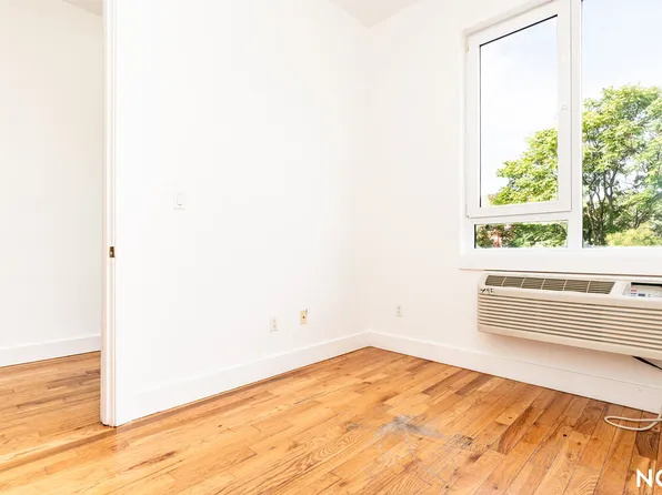 2124 Fulton Street image 8 of 15