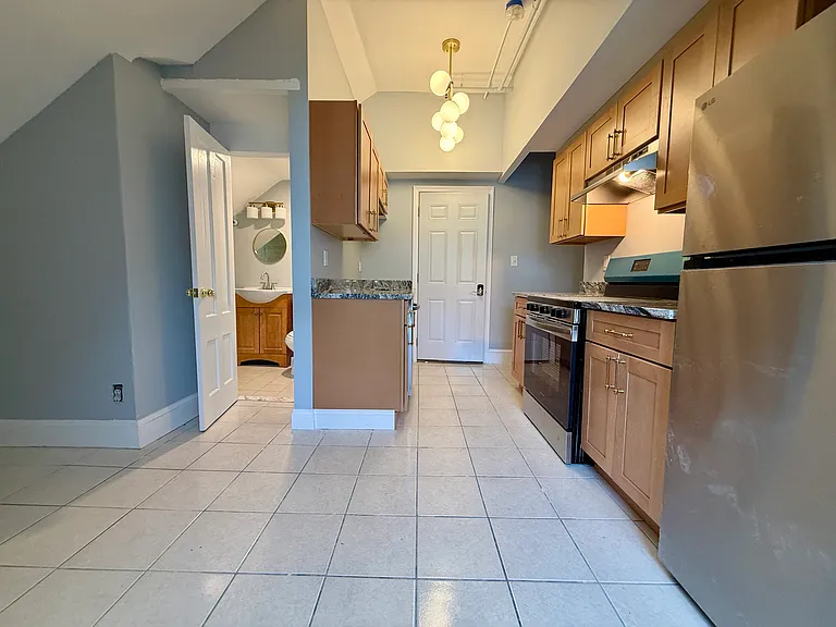 260 Hope St #5 — Photo 2