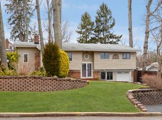 4 E Slope Rd, Bayville, NY 11709