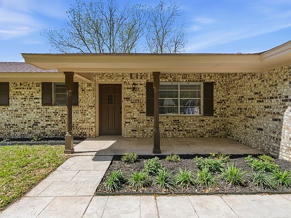 3rd image of 1012 Meadowlark Ln