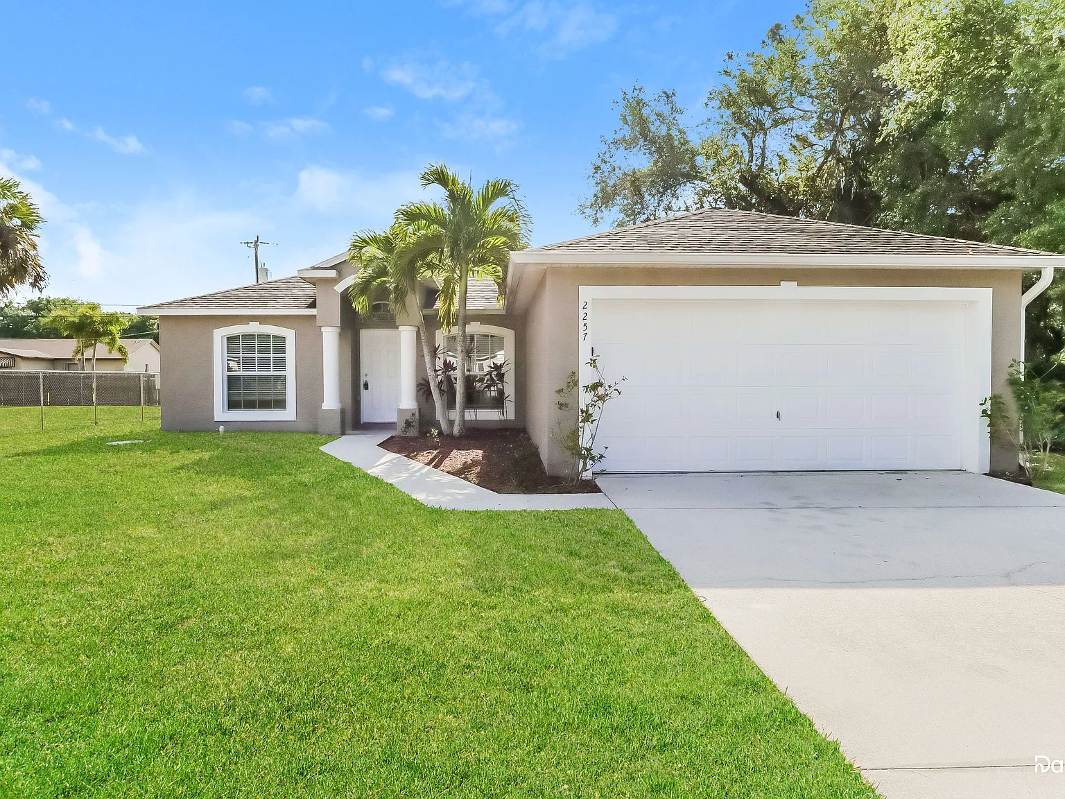 3 bed, 2.0 bath, 1432 sqft, $2,415 — Photo 1