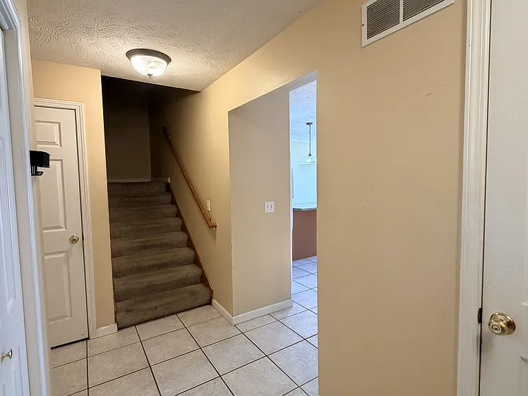 2817 Gill St — Photo 2