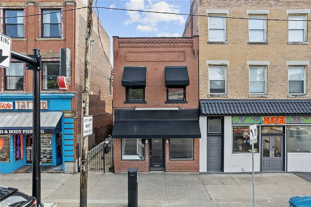 2206 E Carson St photo 1