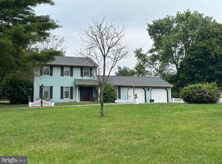5009 Pine View Dr, Glen Rock, PA 17327