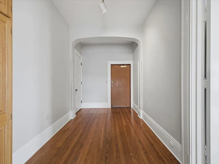 825 Delaware Ave — Photo 6