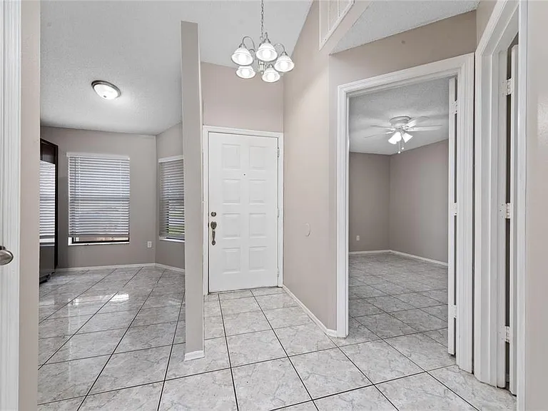 140 Lakepointe Cir — Photo 8