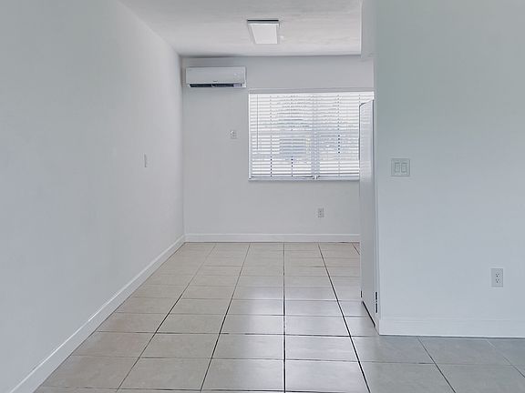 3rd image of 1781 Normandy Dr #6