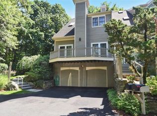 91 Boulder Ridge Rd, Scarsdale, NY 10583