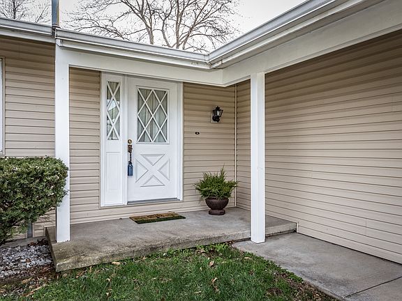 3rd image of 847 Newport Bay Dr