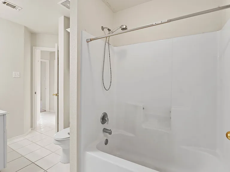 1703 Nightingale Ln — Photo 6