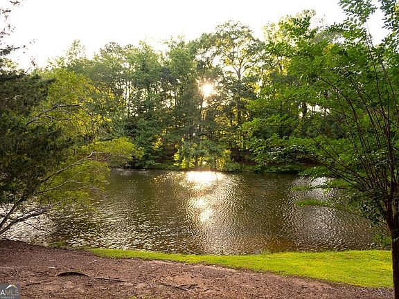 4th image of 320 Millstone Cir