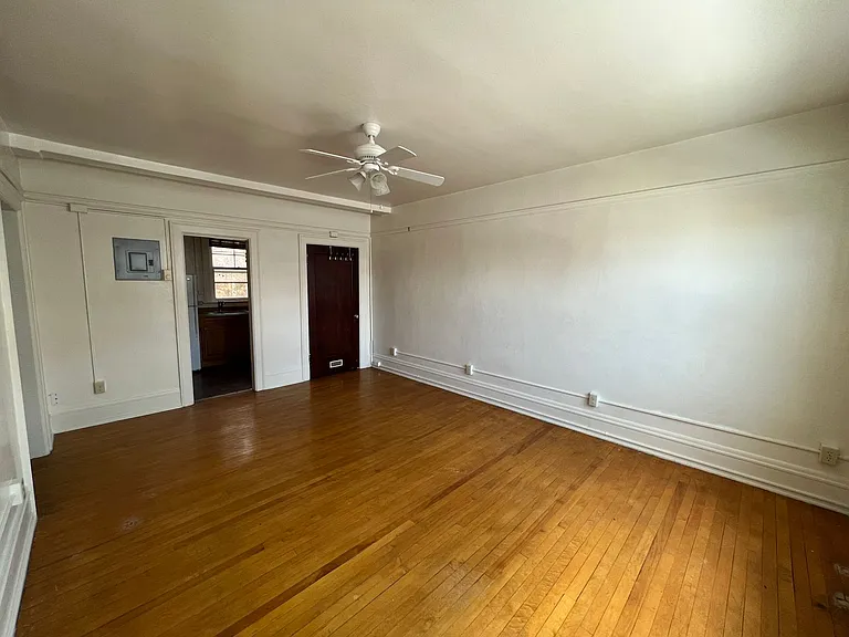 Ebert Apartments — Photo 8
