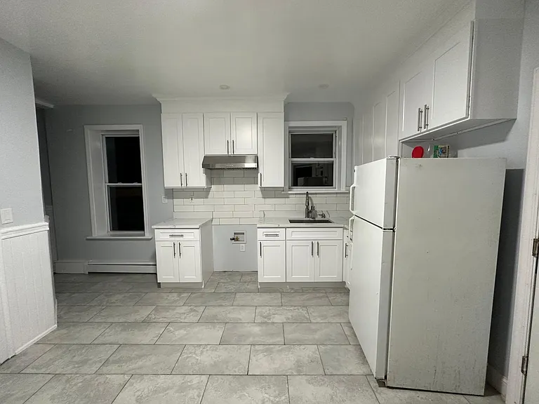 178 Clarence St #2 — Photo 4