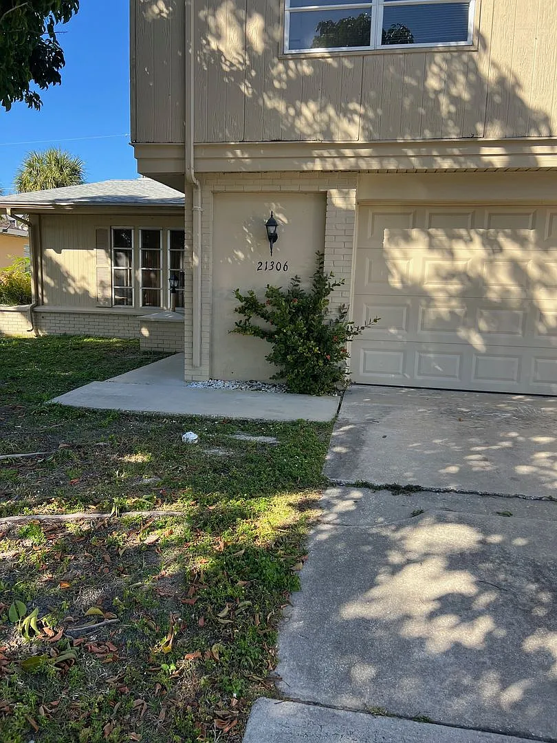 Great Location in the center of Port Charlotte — Photo 2