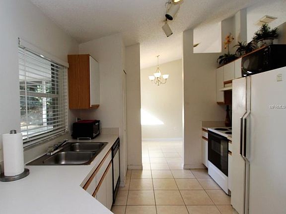 4th image of 1307 Wildberry Ln