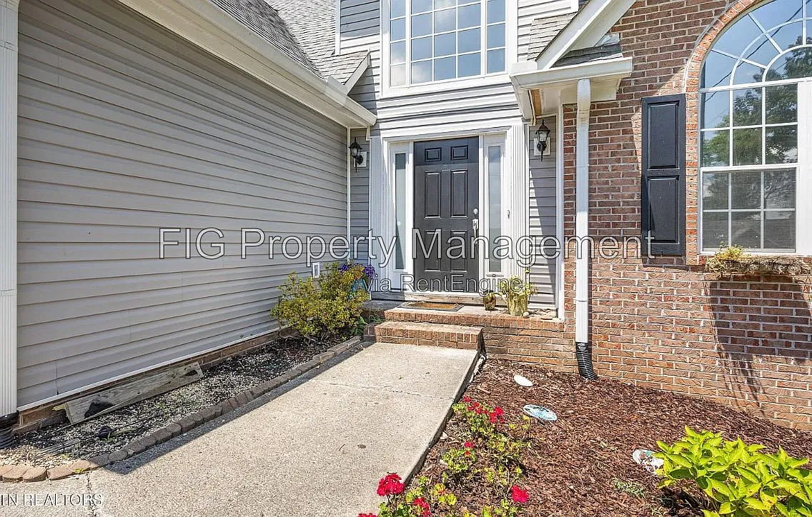 3 bed, 3.0 bath, 2125 sqft, $2,400 — Photo 2