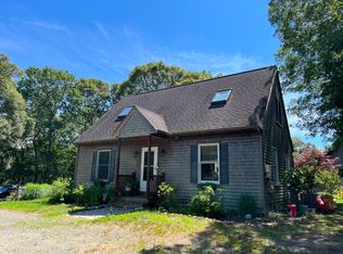 323 County Rd, Oak Bluffs, MA 02557