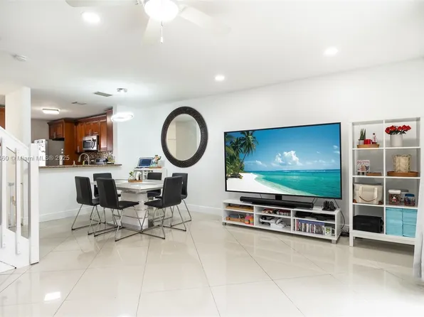 837 NW 208th Dr, Pembroke Pines, FL 33029