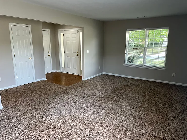1111 Delander Ln — Photo 4
