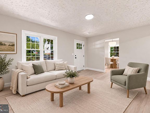 3rd image of 2806 Virginia St