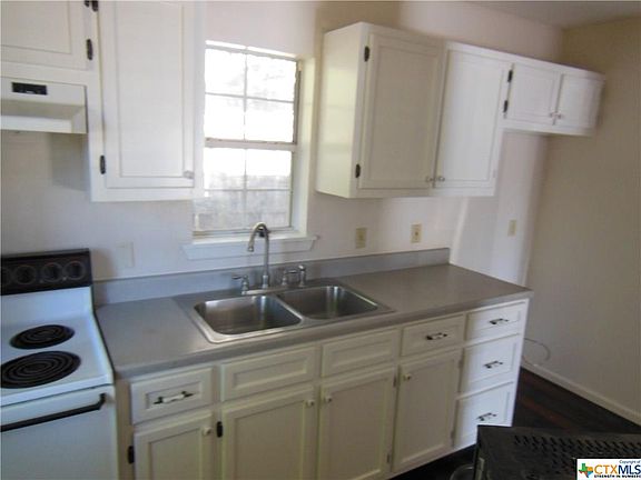 4th image of 814 W Nacogdoches St