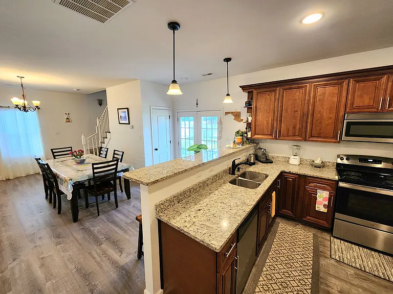 232 Woodview Ave — Photo 4