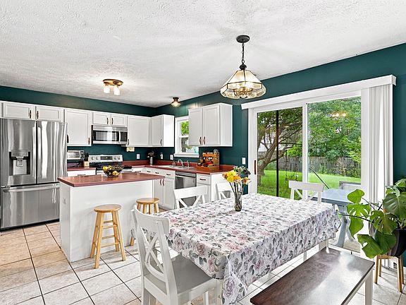 4th image of 10615 Regis Ct
