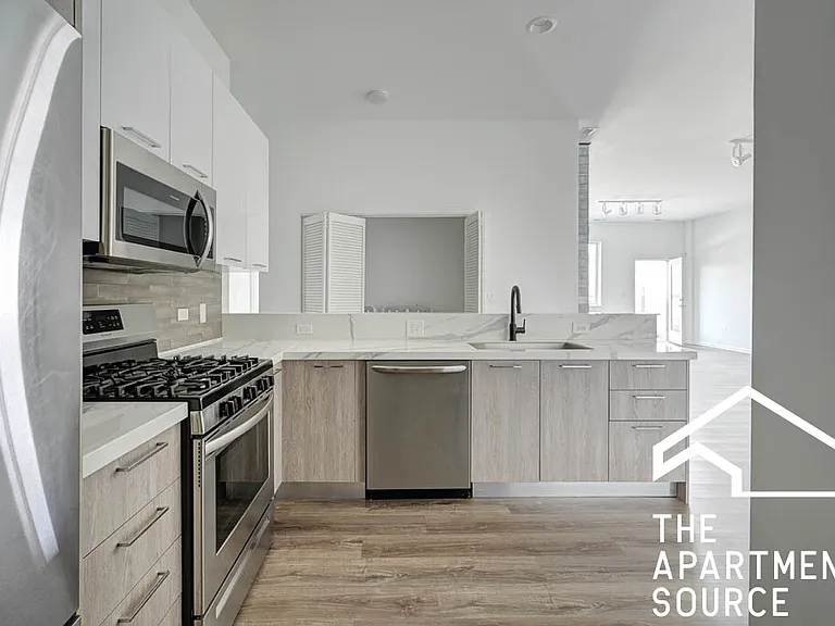 2250 S Wabash Ave #5 — Photo 2