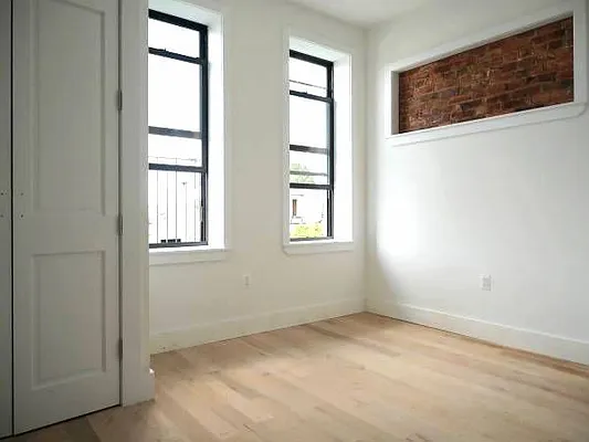 Rented by Premier Metro Realty Corp | media 4