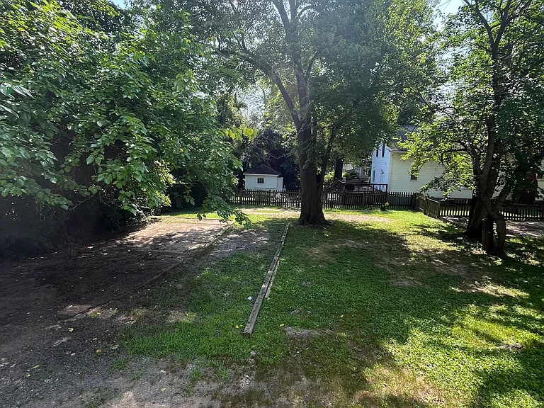 back yard with long driveway for parking