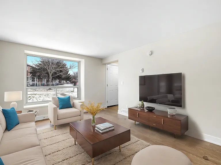 176 The Pkwy — Photo 1