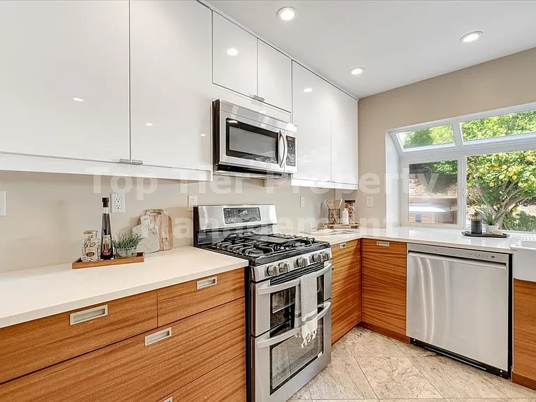 1568 Mallorca Dr — Photo 13
