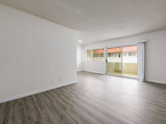 4th image of 2161 W 25th St #30