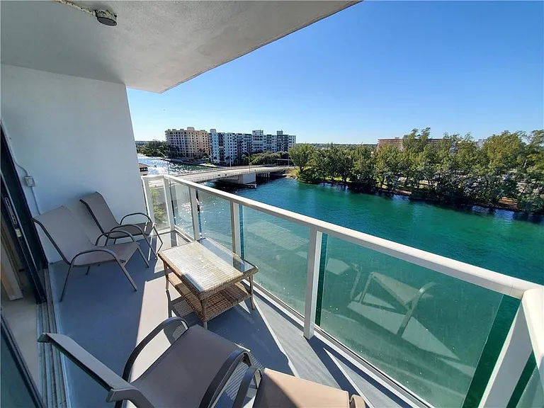 1401 N Riverside Dr #807 — Photo 5