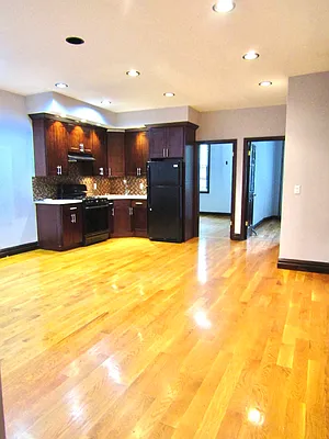 Rented by Gold Management | media 1