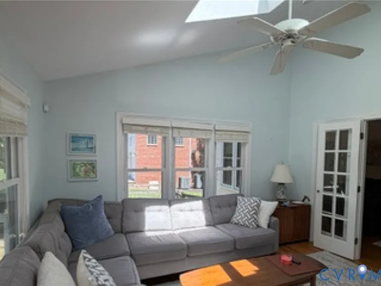 504 Gaslight Dr — Photo 6