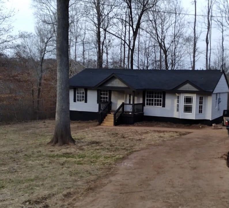 2nd image of 1051 Wesley Ln