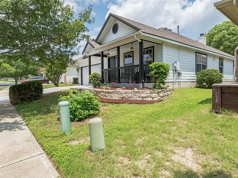 403 Rosedale Blvd — Photo 3