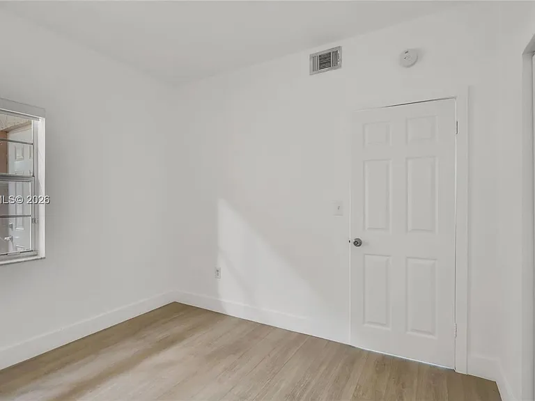 2421 NW 96th Ter #20I — Photo 15