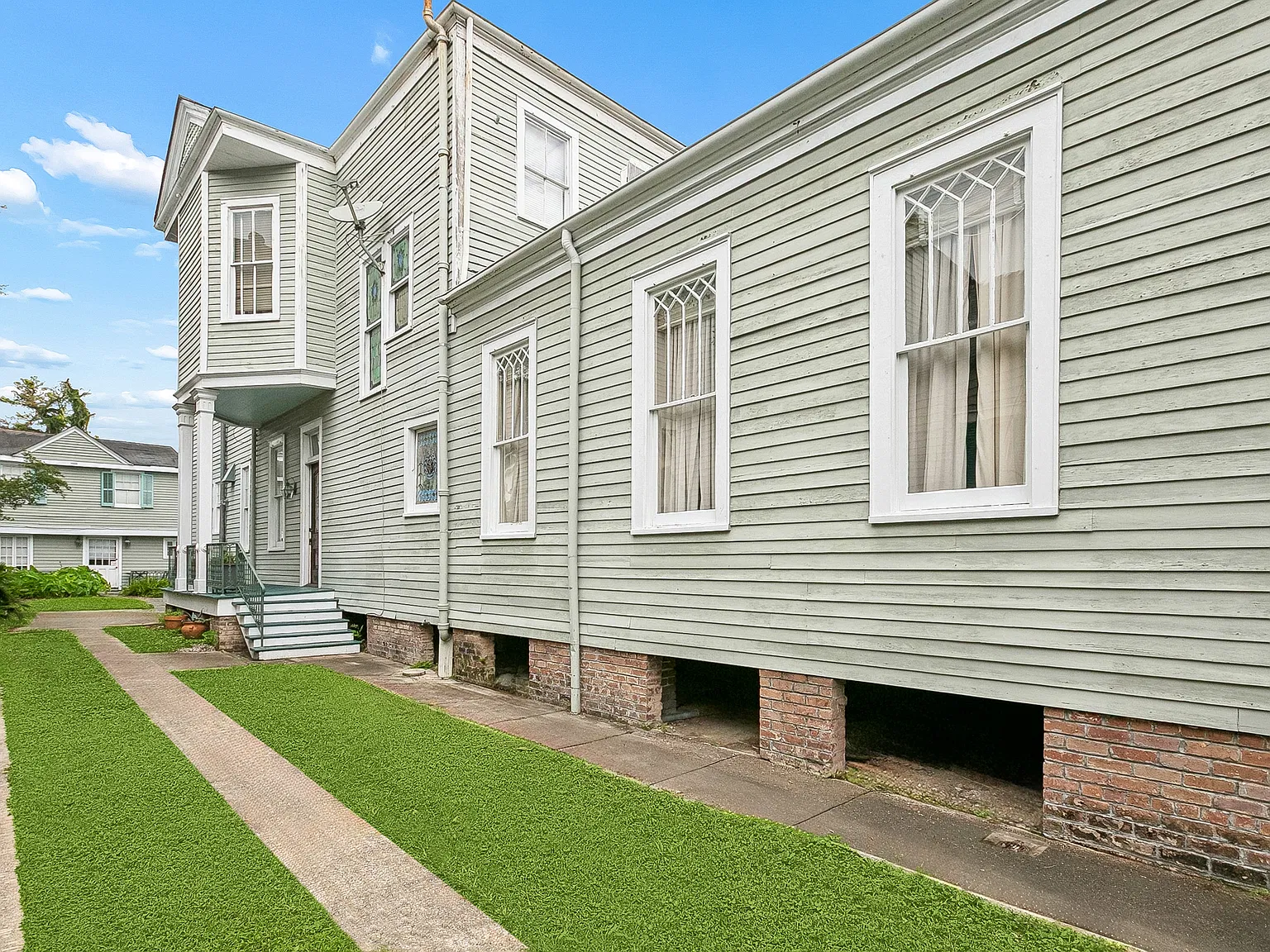 2343 Constance St — Photo 2