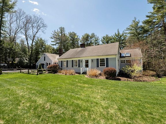 2nd image of 40 Pinewood Ln