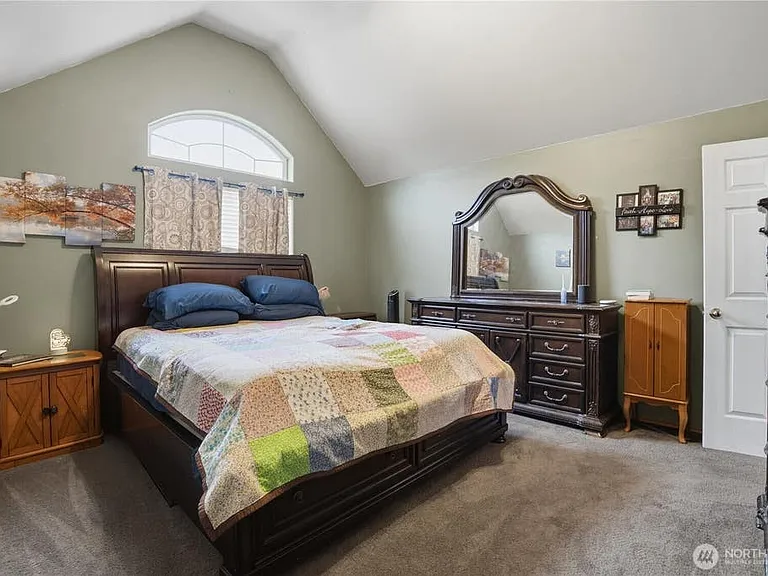 665 Tufts Ave E — Photo 10