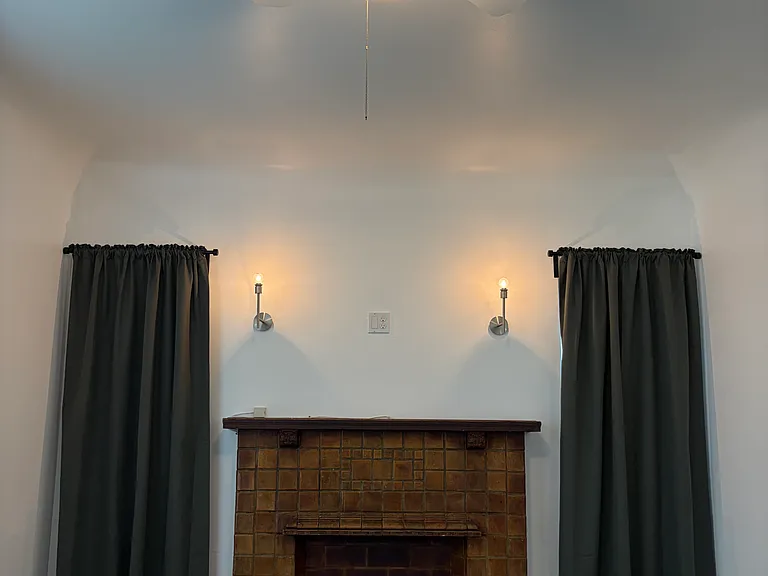 8416 1/2 Victoria Ave — Photo 2