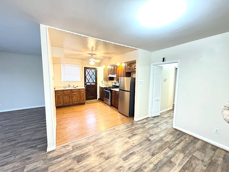8560 Castor Ave — Photo 4