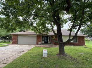 208 W 118th St S, Jenks, OK 74037