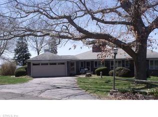 99 Neptune Dr, Groton, CT 06340